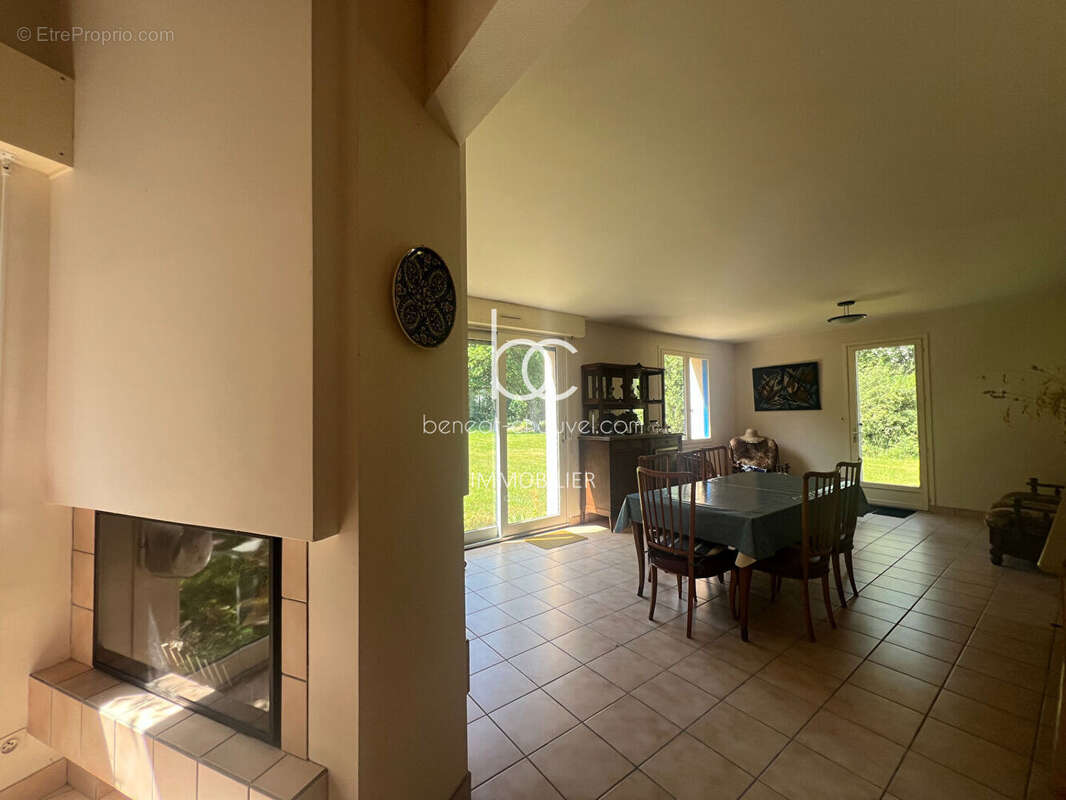SARZEAU GOLFE - Maison familiale à vendre à BRILLAC  5 chambres et combles aménagés - photo 5