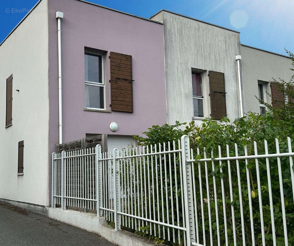 Maison à SAINT-JEAN-DE-BRAYE