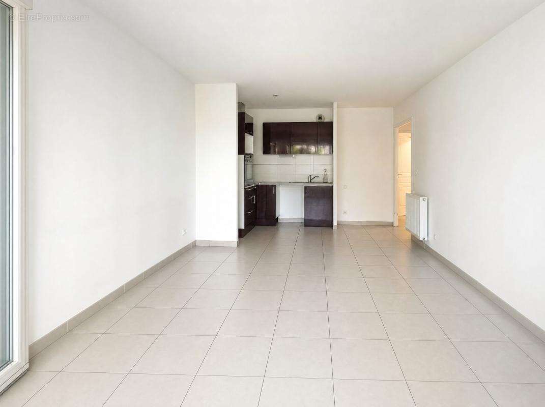 Appartement à SAINT-LAURENT-DU-VAR