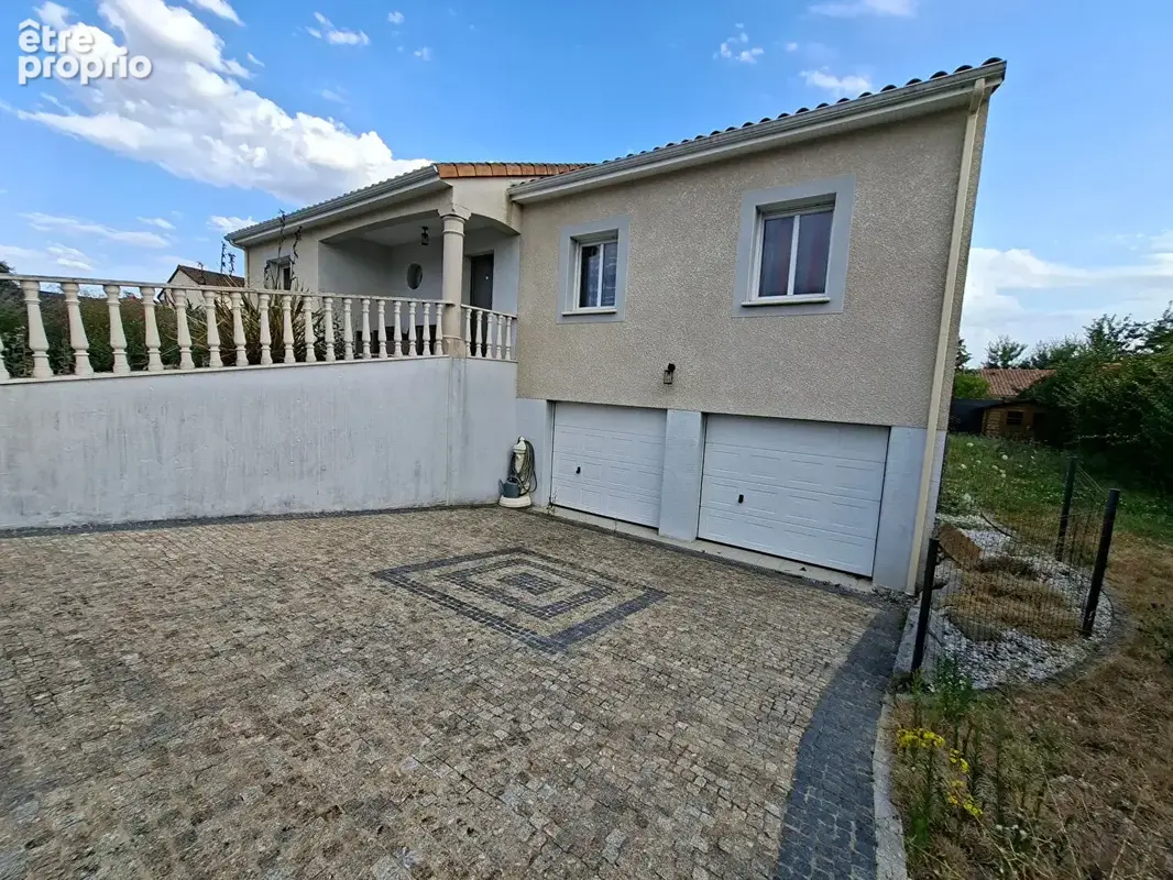 Maison 180 m² à Dange-Saint-Romain  - photo 2