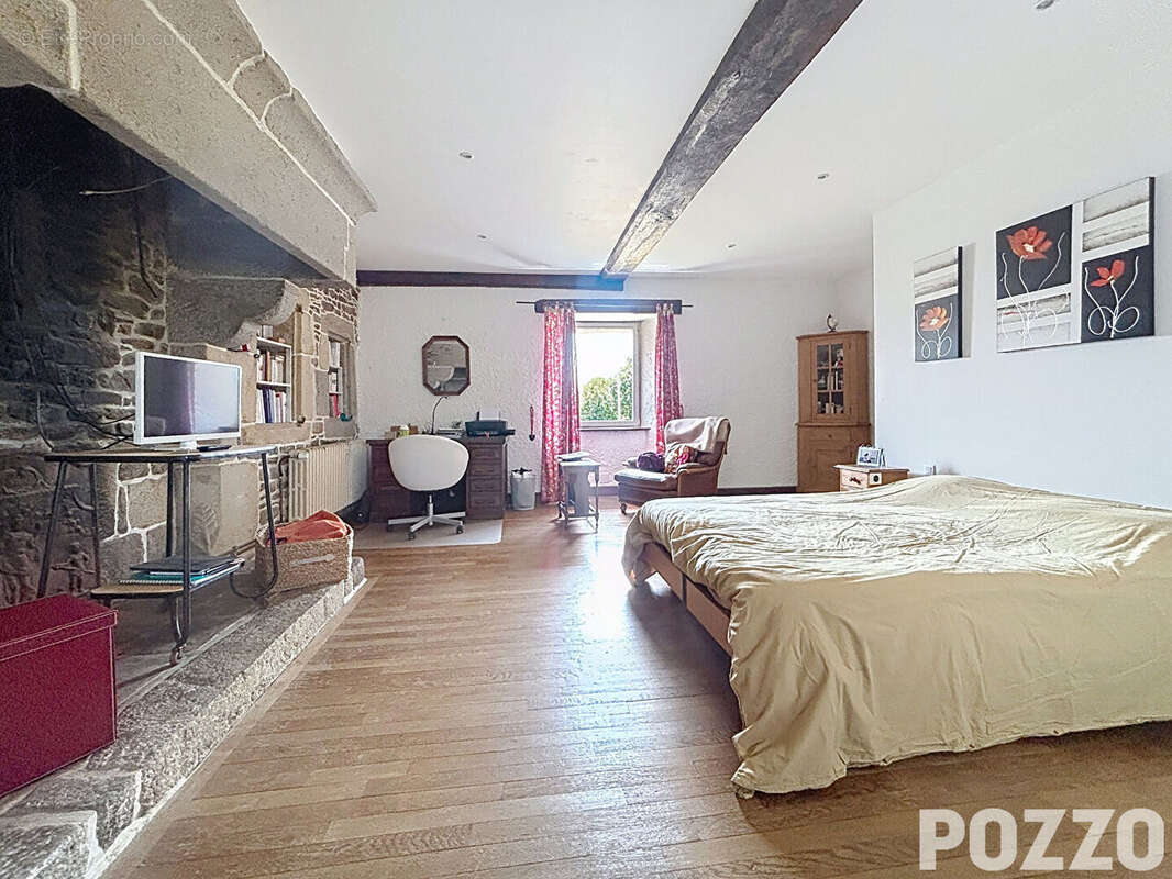 A Vendre - Marcilly - Maison 9 pièce(s) 255 m² - photo 13
