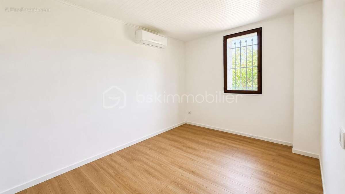 Maison familiale rénovée – 4 chambres – Terrain 4 000 m² – Vence la Sine - photo 24