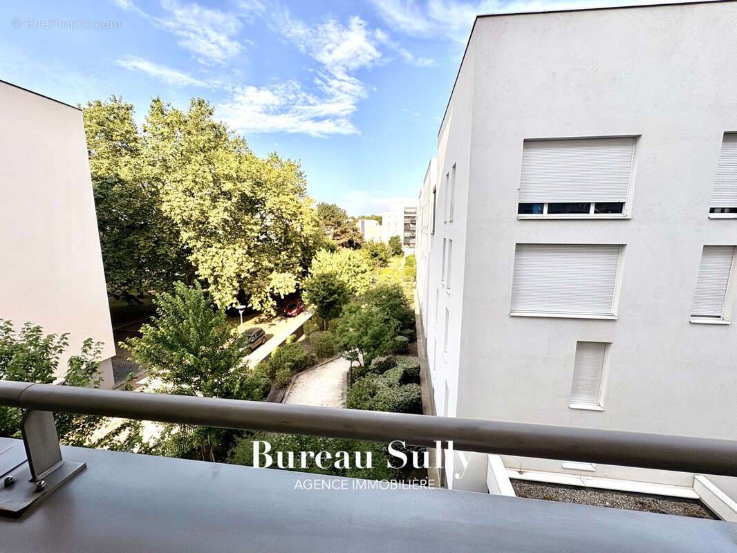 Lyon 69009  face clinique de la Sauvegarde Appartement  T3  64 m2 terrasse de 14,75 m2 vue dégagée garage rési - photo 3