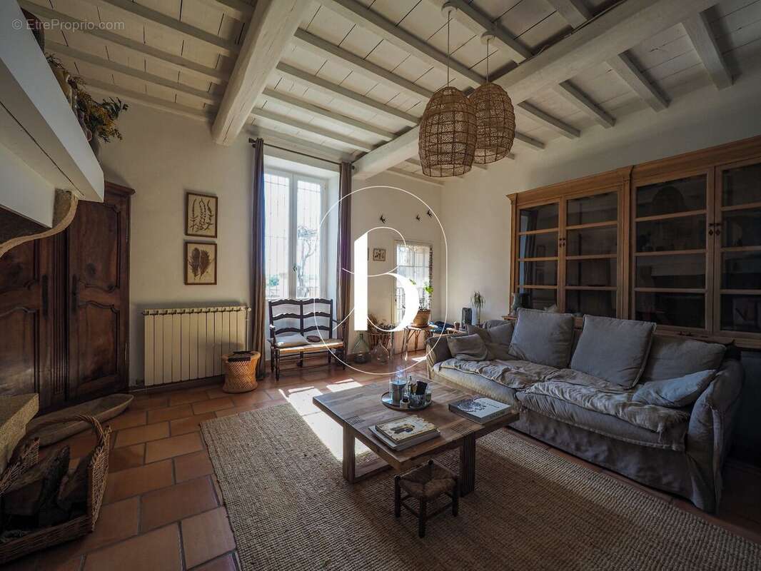 Maison à LAUDUN-L'ARDOISE