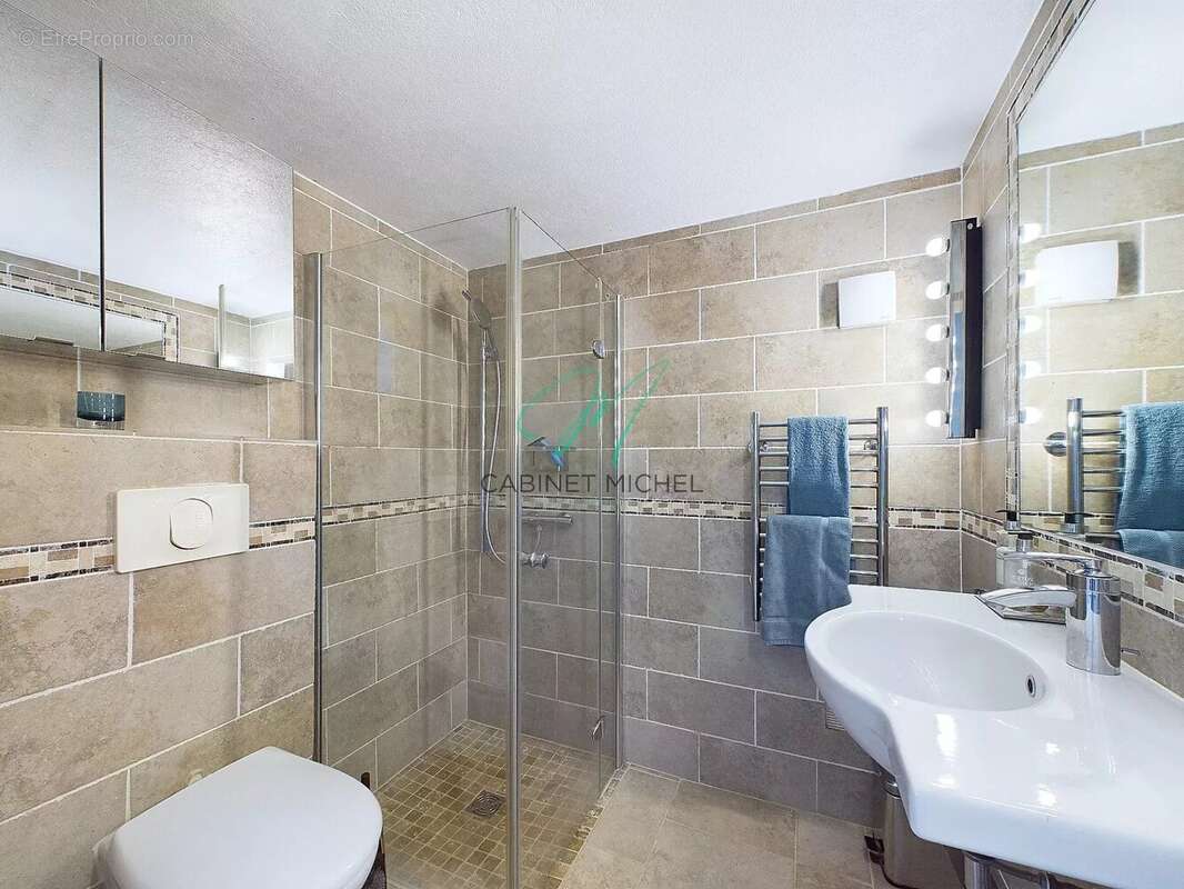 Maison à ROQUEFORT-LES-PINS