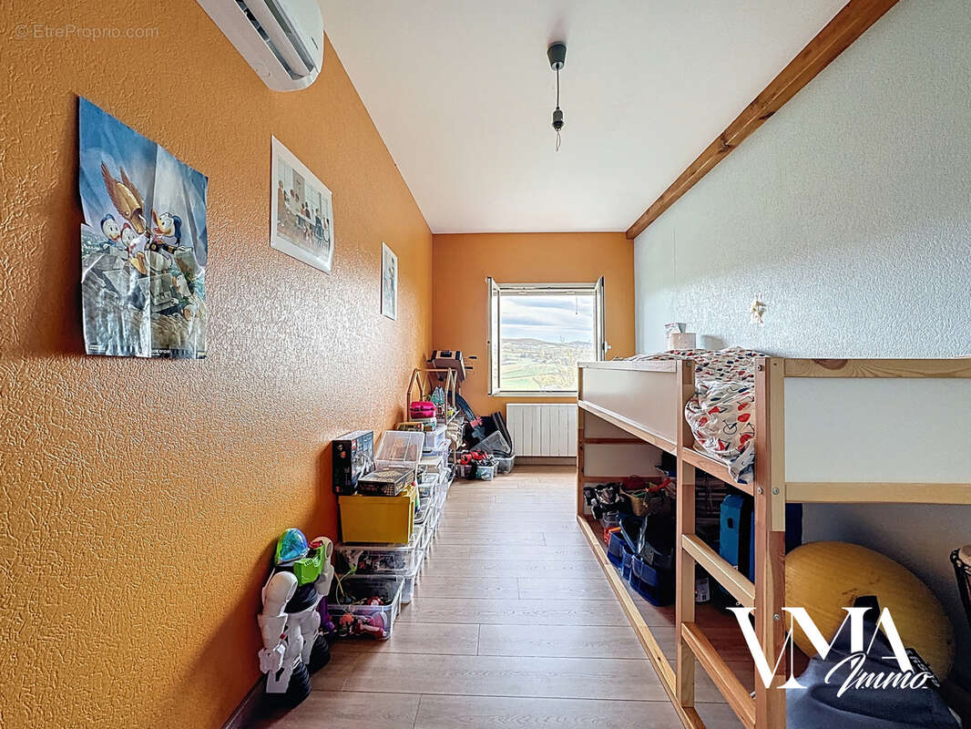 Appartement à COURZIEU
