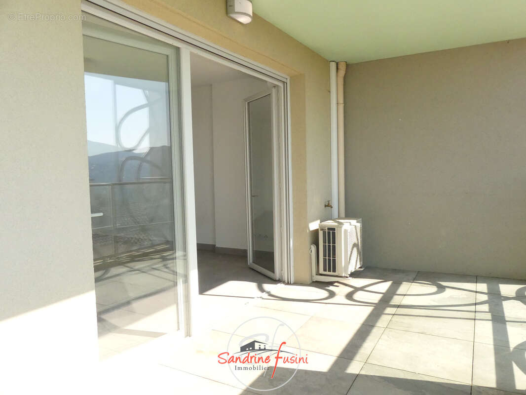 Appartement à GATTIERES