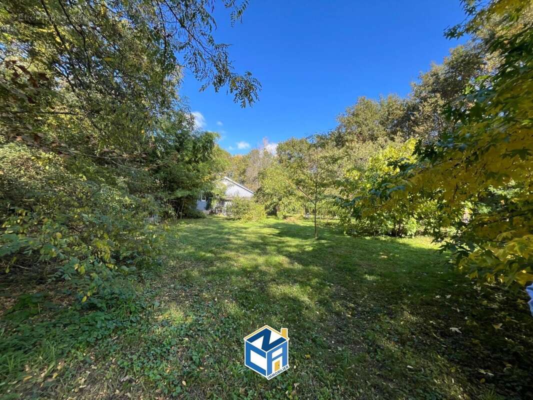 Maison à SAVIGNY-EN-VERON