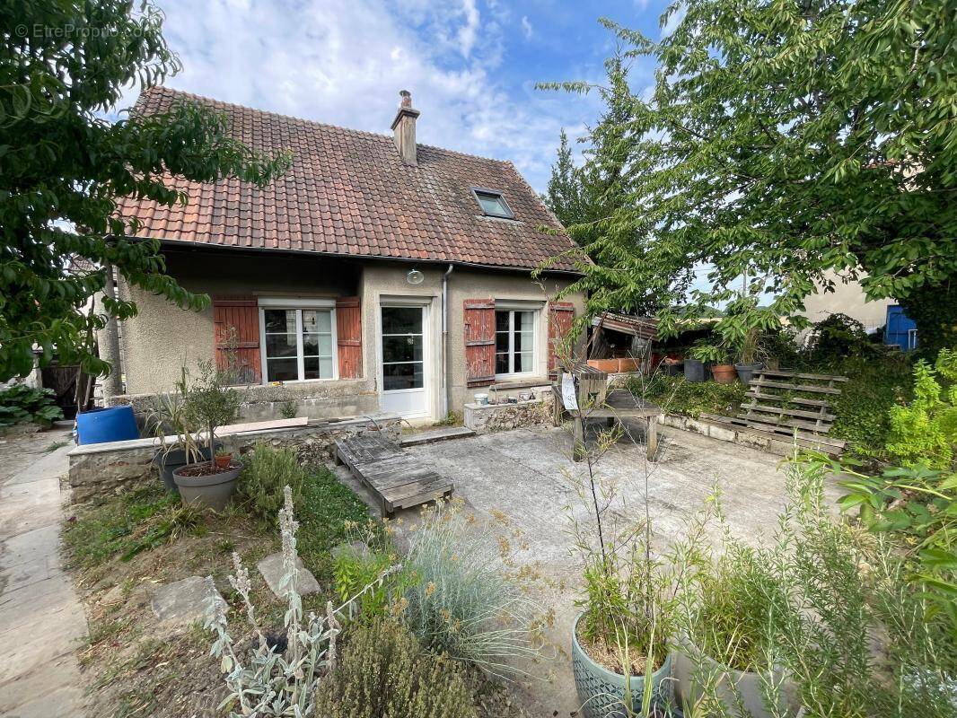 Maison à MONTREUIL-AUX-LIONS