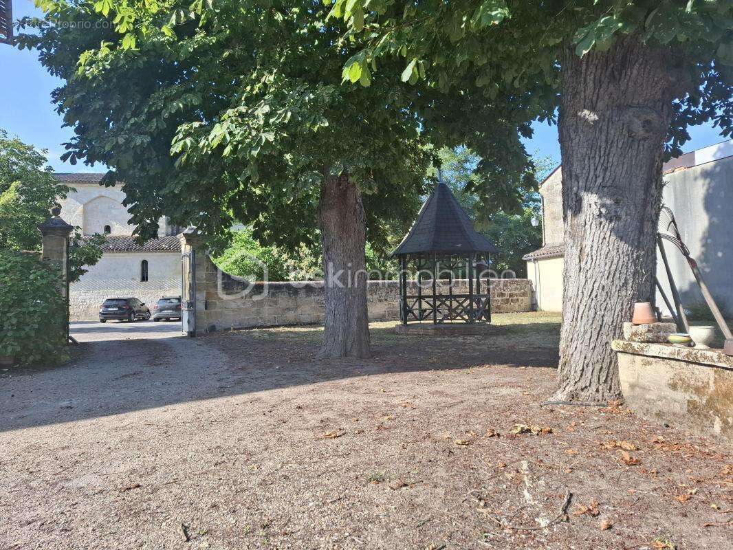 Authentique girondine 260 m² – Terrain arboré de 2 500 m² – Sainte-Terre (33350) - photo 20