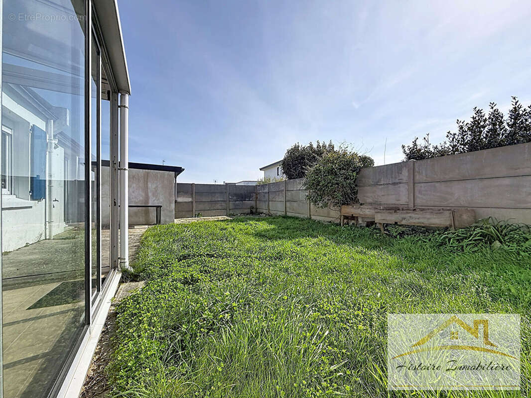 Maison à LAMPAUL-PLOUARZEL