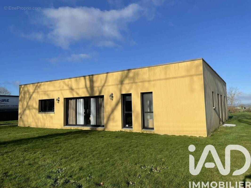 Photo 1 - Maison à CLEDEN-POHER
