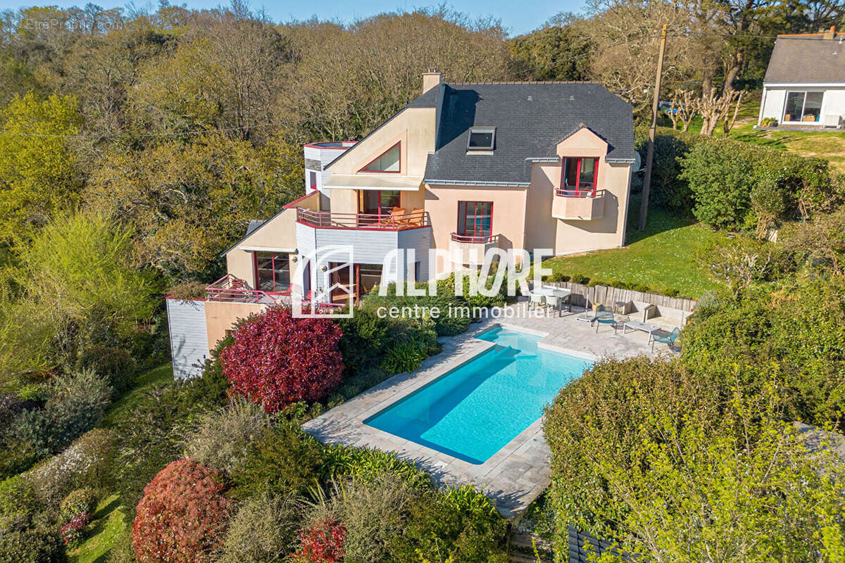 Guérande , propriété de 240m²  , 7 pièces , garage , piscine sur 1500m²  de terrain . - photo 4