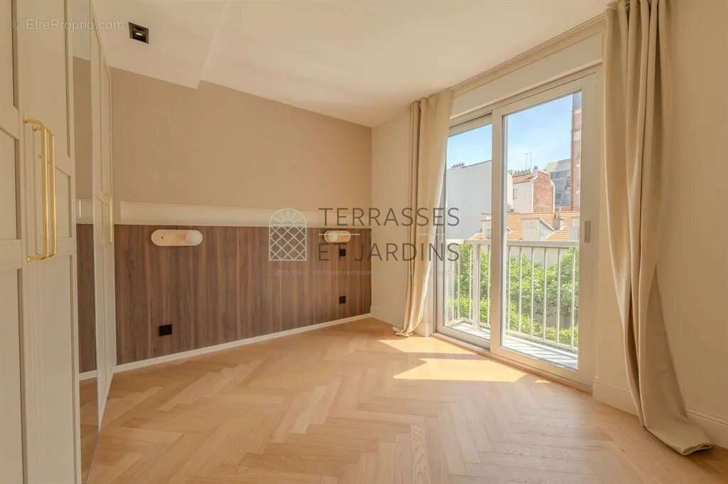 Appartement à PARIS-15E