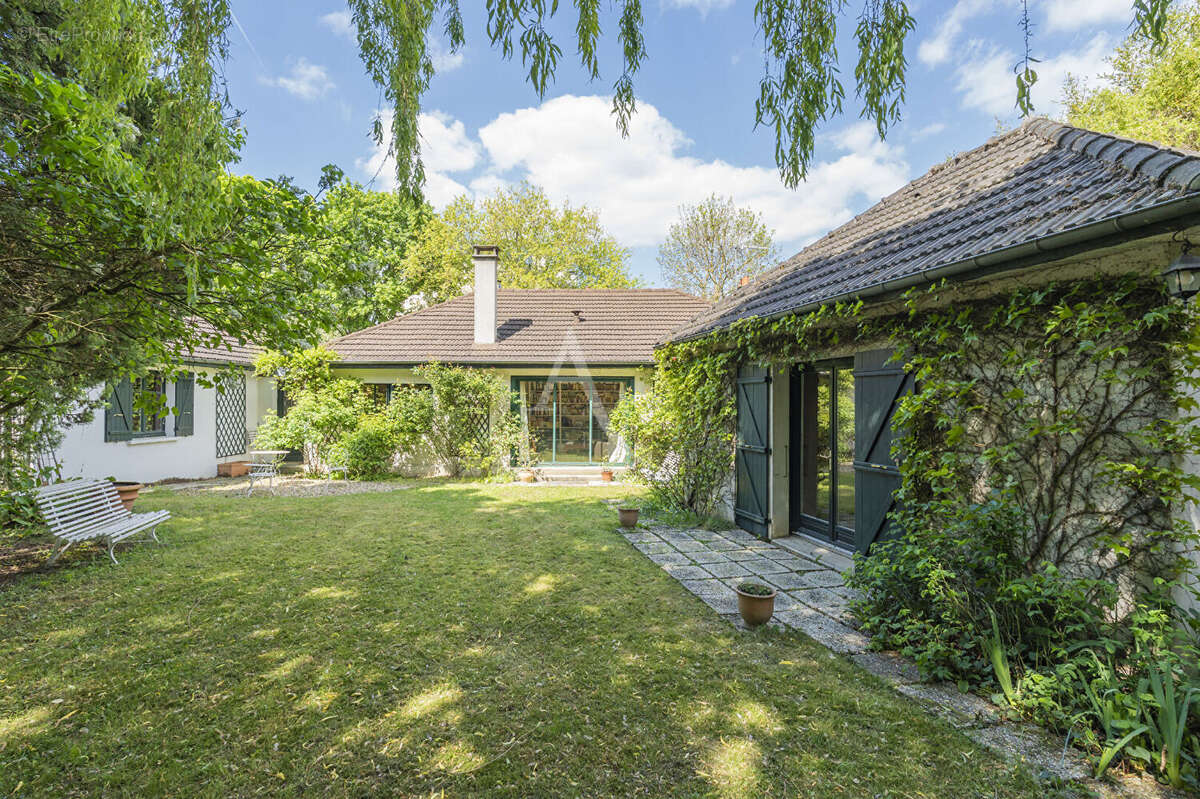 Maison à LOUVECIENNES