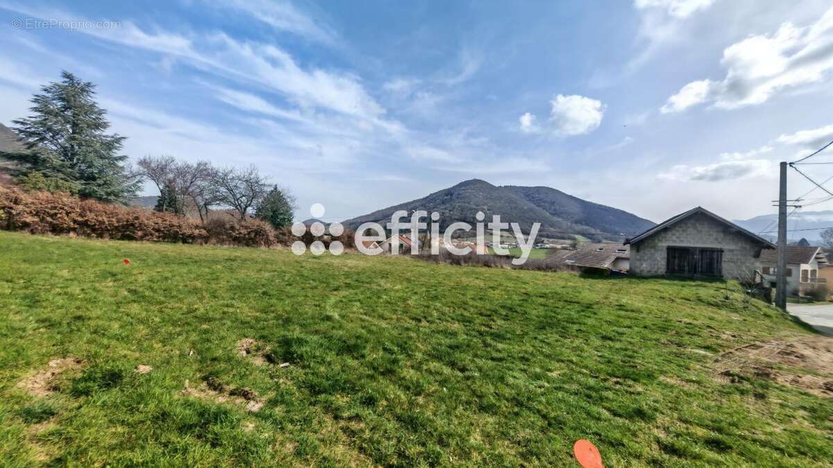 Terrain à CHIRENS