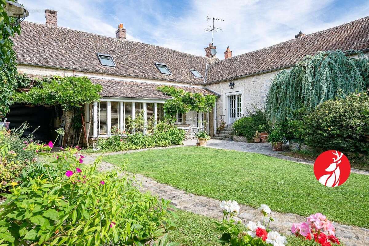 Maison à MONTCOURT-FROMONVILLE