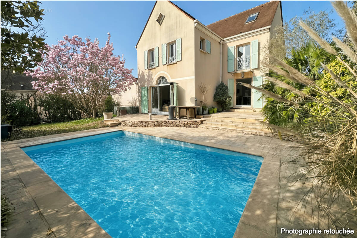 Maison à VERRIERES-LE-BUISSON