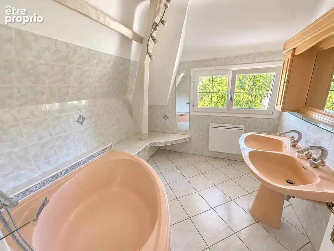 Villa de charme avec piscine   quartier recherché   134 m2   terrain de 2 610 m2 - photo 13