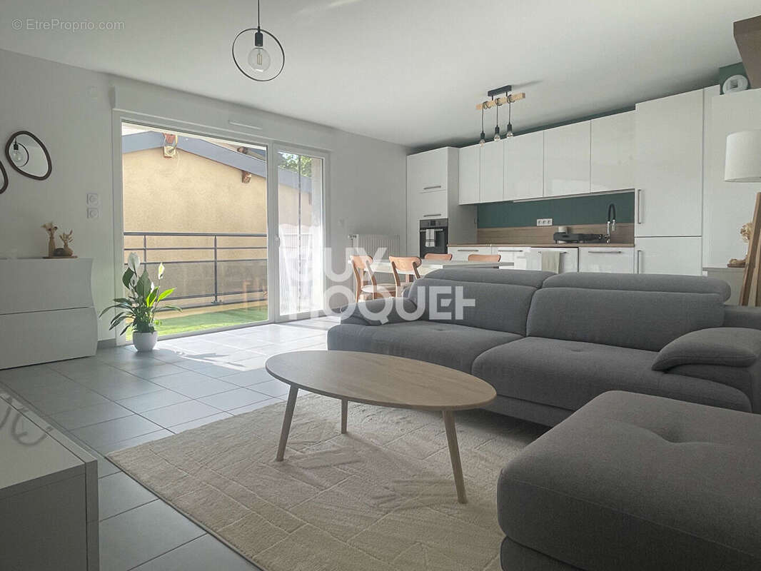 Appartement à LUZINAY