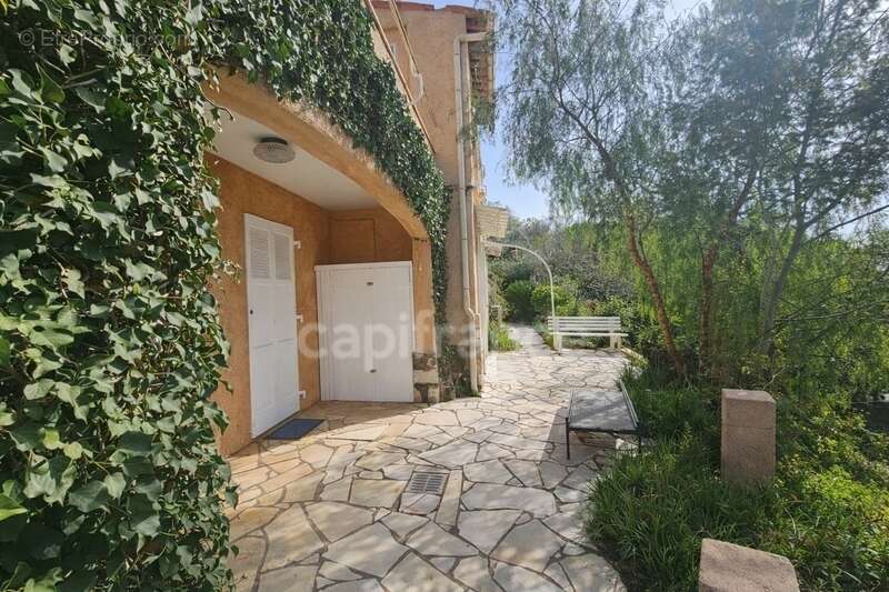 Maison à vendre 5 pièces AGAY (83), jardin, garage, deux studios !! - photo 2