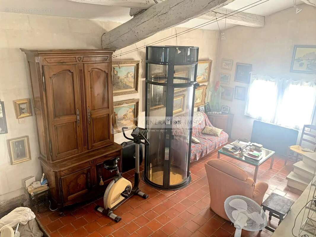 Immeuble composé de 2 commerces et une habitation à vendre - photo 3