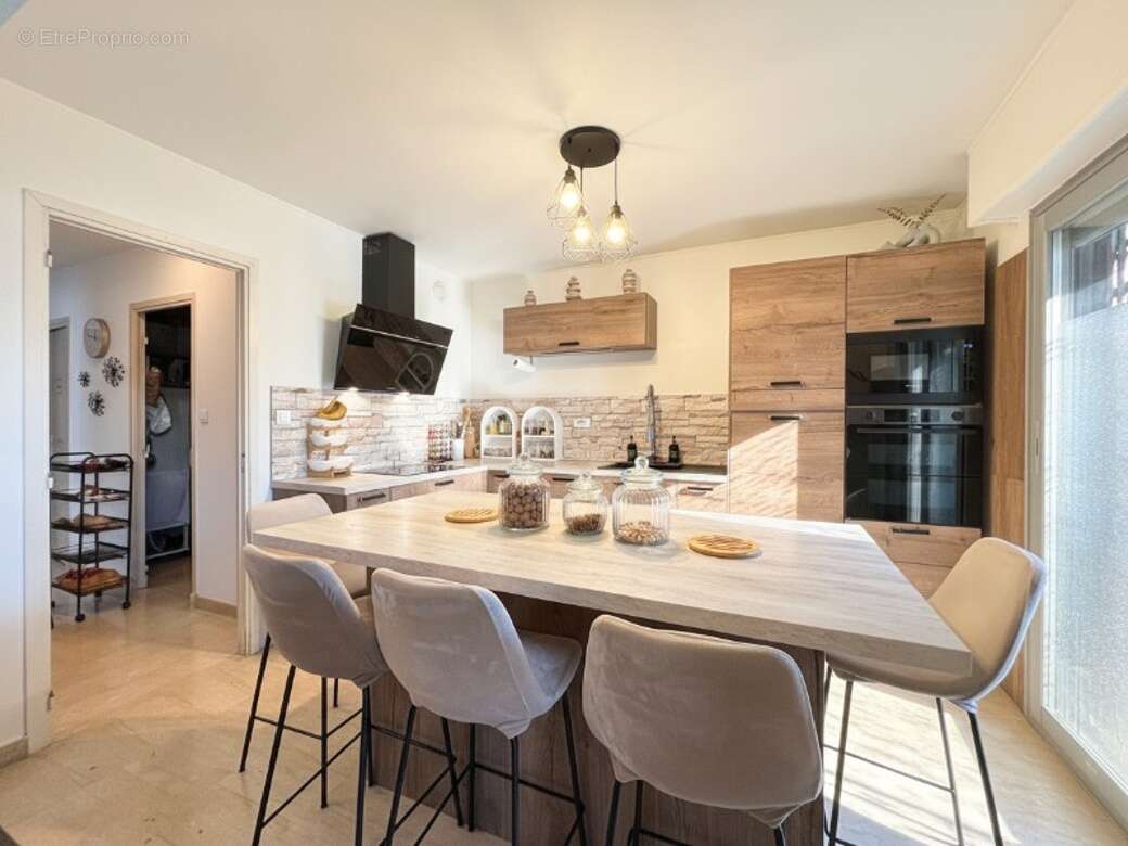 Appartement à MARSEILLE-5E