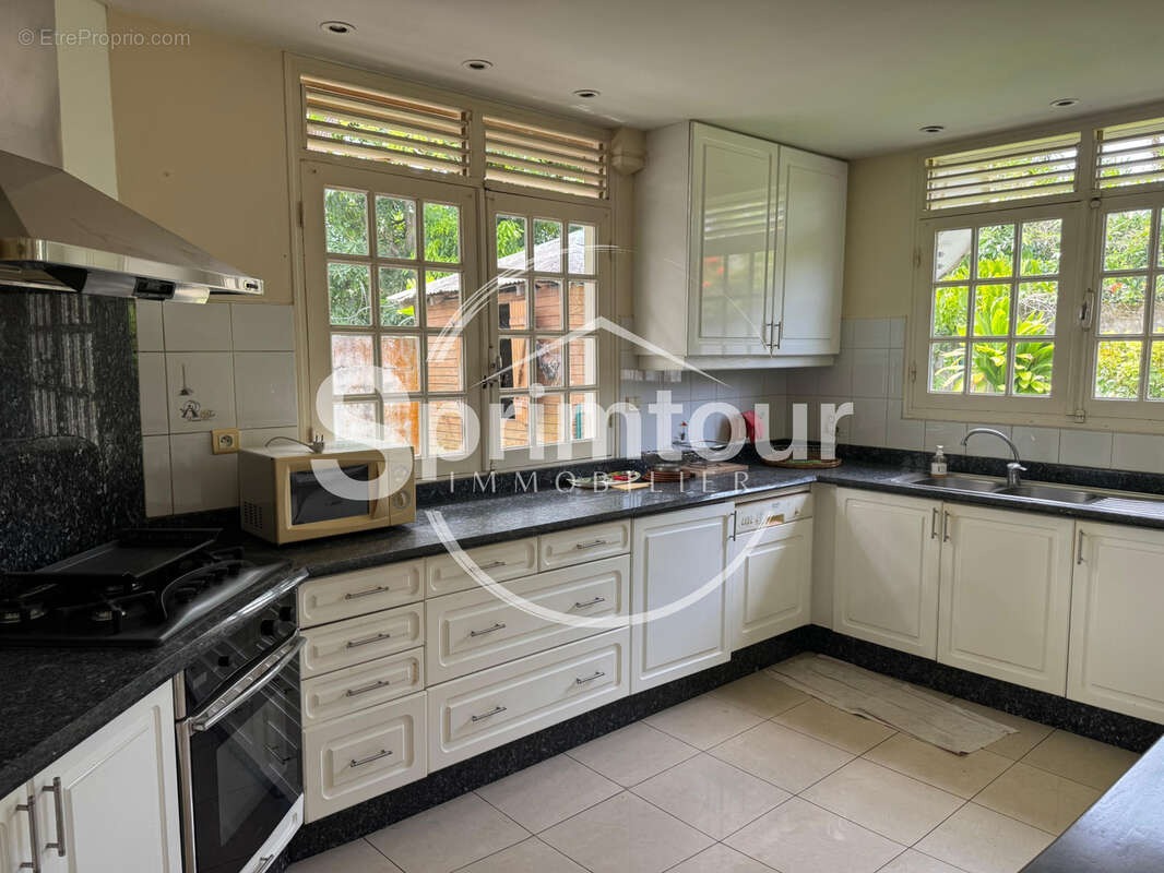 À VENDRE   BAIE-MAHAULT Villa Créole T6 avec Piscine sur Terrain de 1000 m2 - photo 12