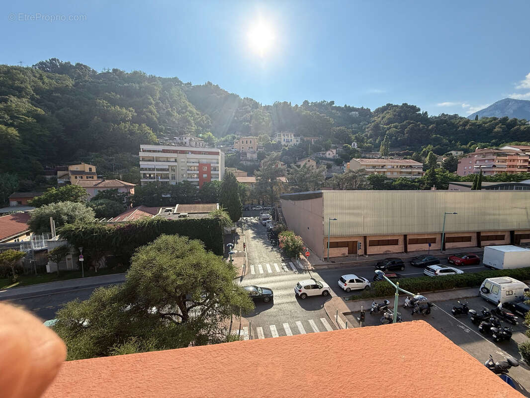 Dans une jolie résidence spacieux T3 étage élevé traversant terrasse-balcon-possibilité parking extérieur priv - photo 4