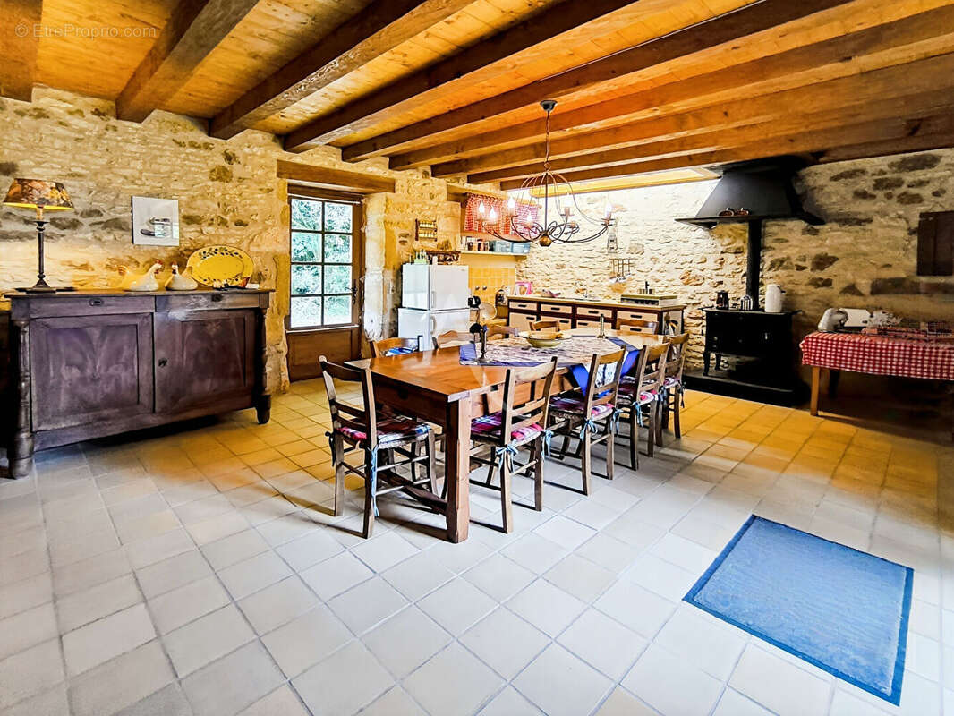 Maison en pierre, Frayssinet Le Gelat, 5 pièce(s) 159m² - photo 4