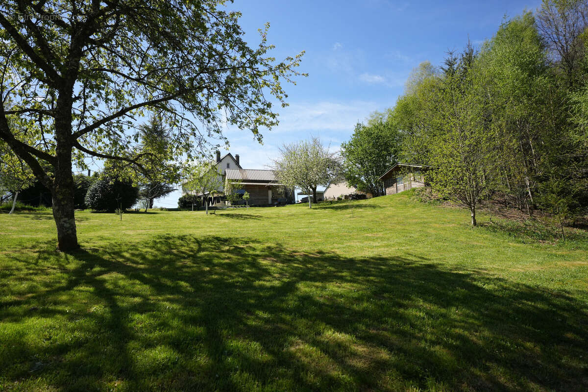 Maison à MONTAIGNAC-SAINT-HIPPOLYTE