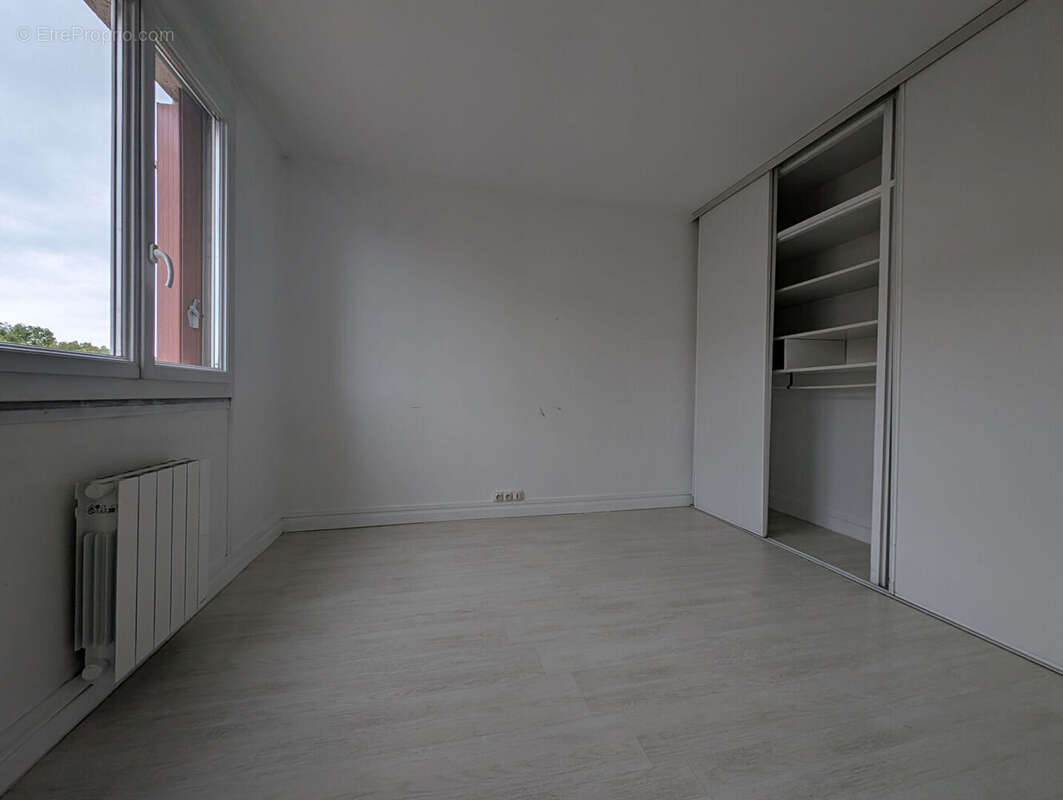 Appartement à LE MESNIL-LE-ROI