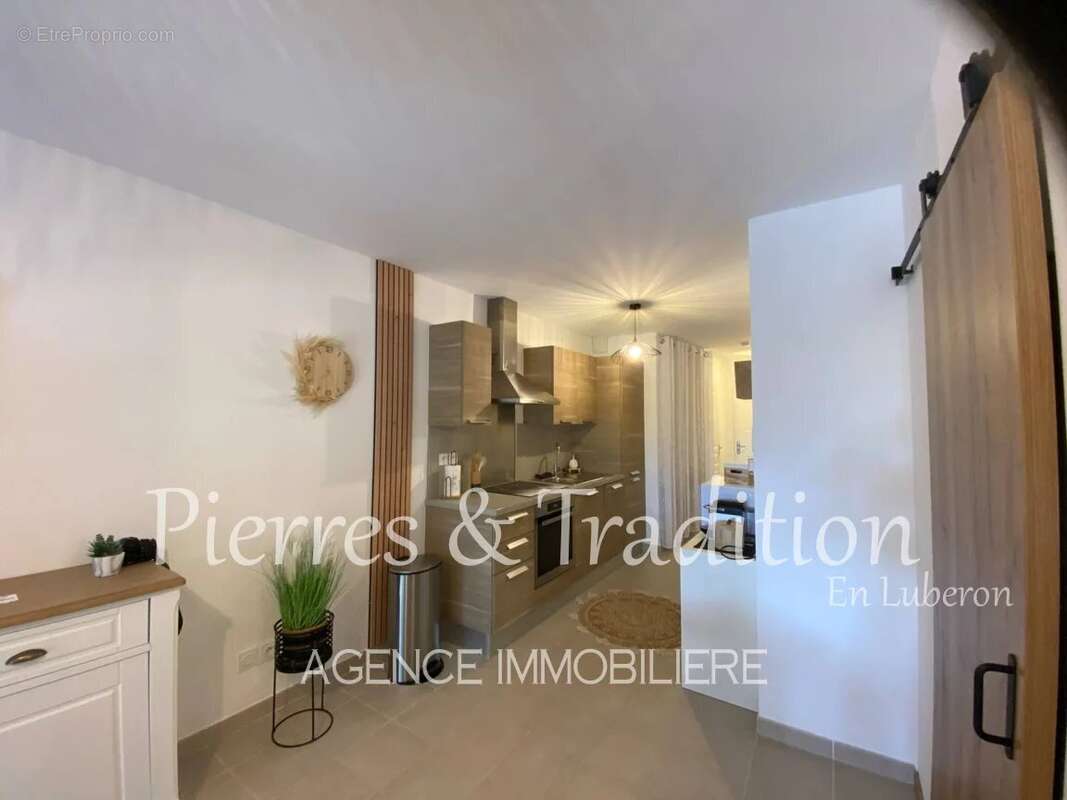 Roussillon, appartement T2 en rez de chaussée avec cour et parking - photo 3