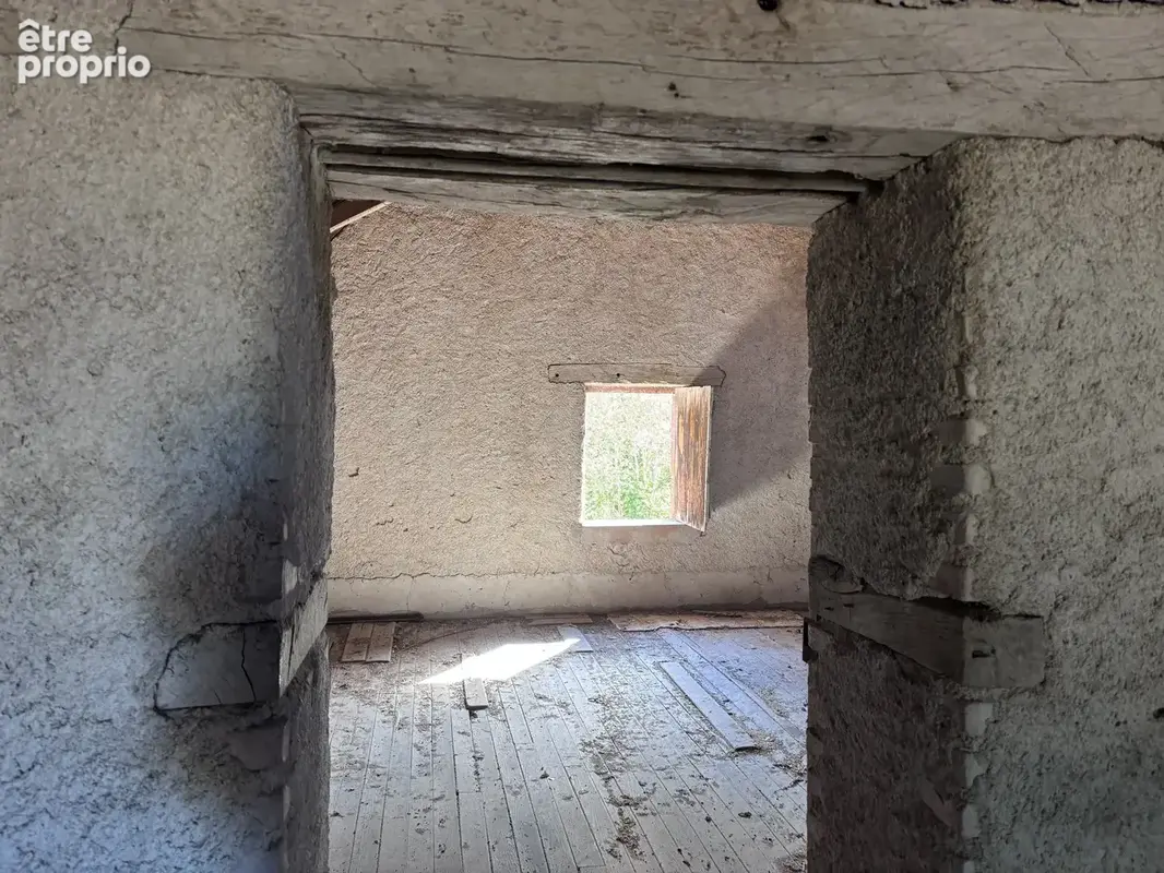 Le Donjon - Ferme à rénover avec une grande grange et des dépendances, sur un terrain de plus de 3 hectares co - photo 15