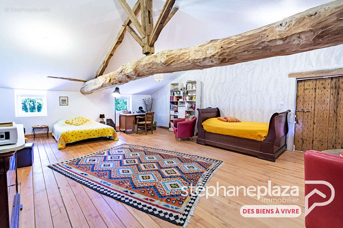 Maison à SAINT-ETIENNE-SUR-CHALARONNE