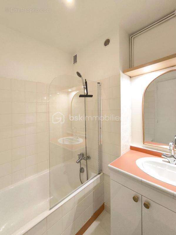 Appartement 63m² - 3 chambres - balcon - cave - Hyper centre Vannes - photo 16