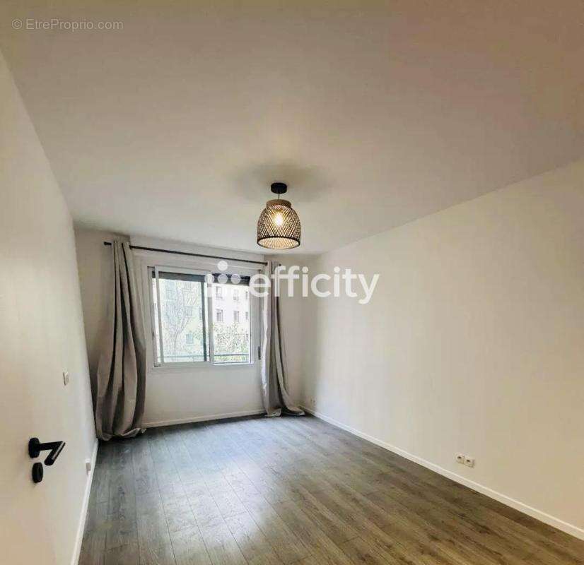 Appartement à PARIS-20E