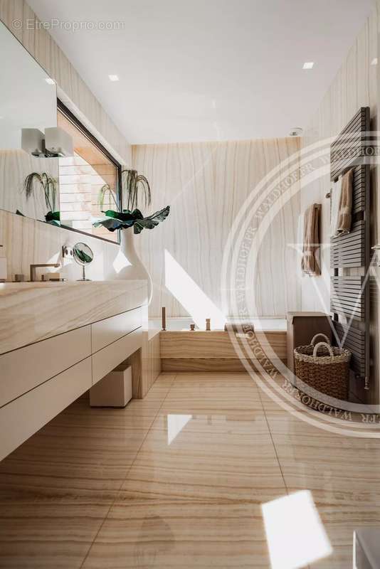 Maison à TOURRETTES