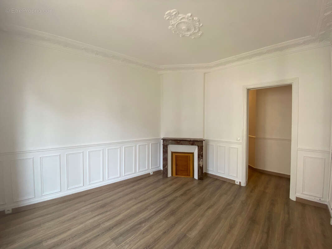 Appartement à COURBEVOIE