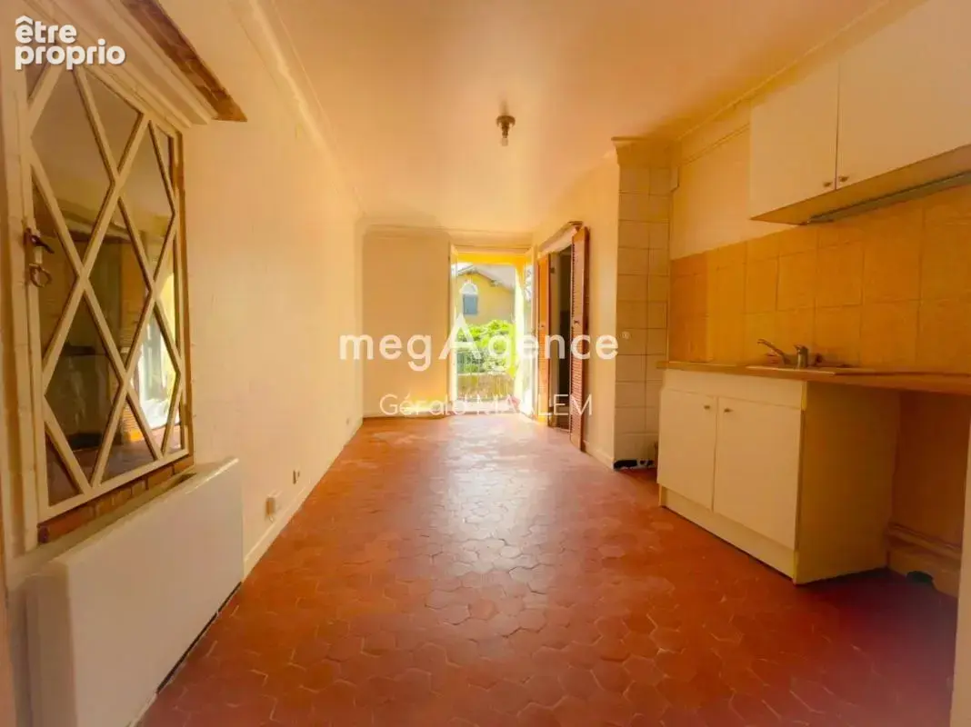 Appartement de 17m² à rafraichir à Roquebrune-sur-Argens - photo 1