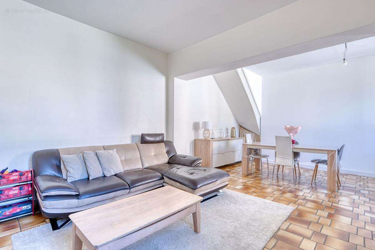 Maison à DECINES-CHARPIEU