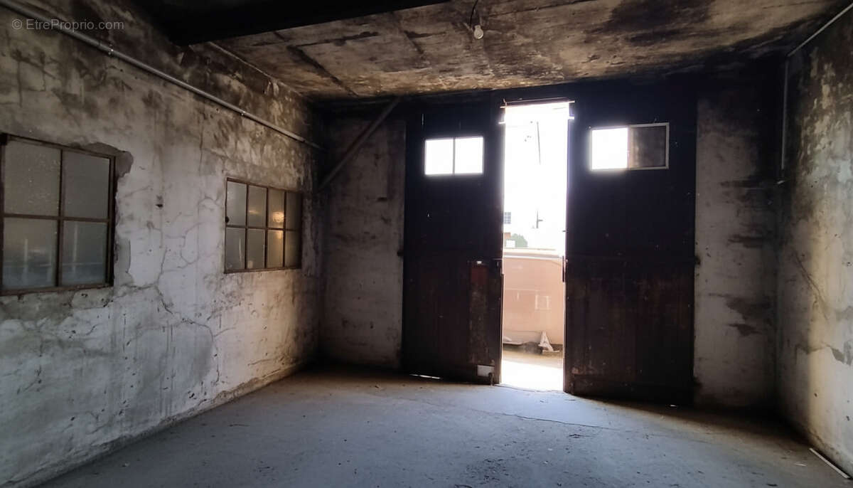 À vendre : Garage fermé de 37 m² à Talence - photo 3