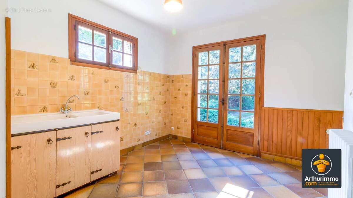 Maison à SAINT-GENIS-LAVAL