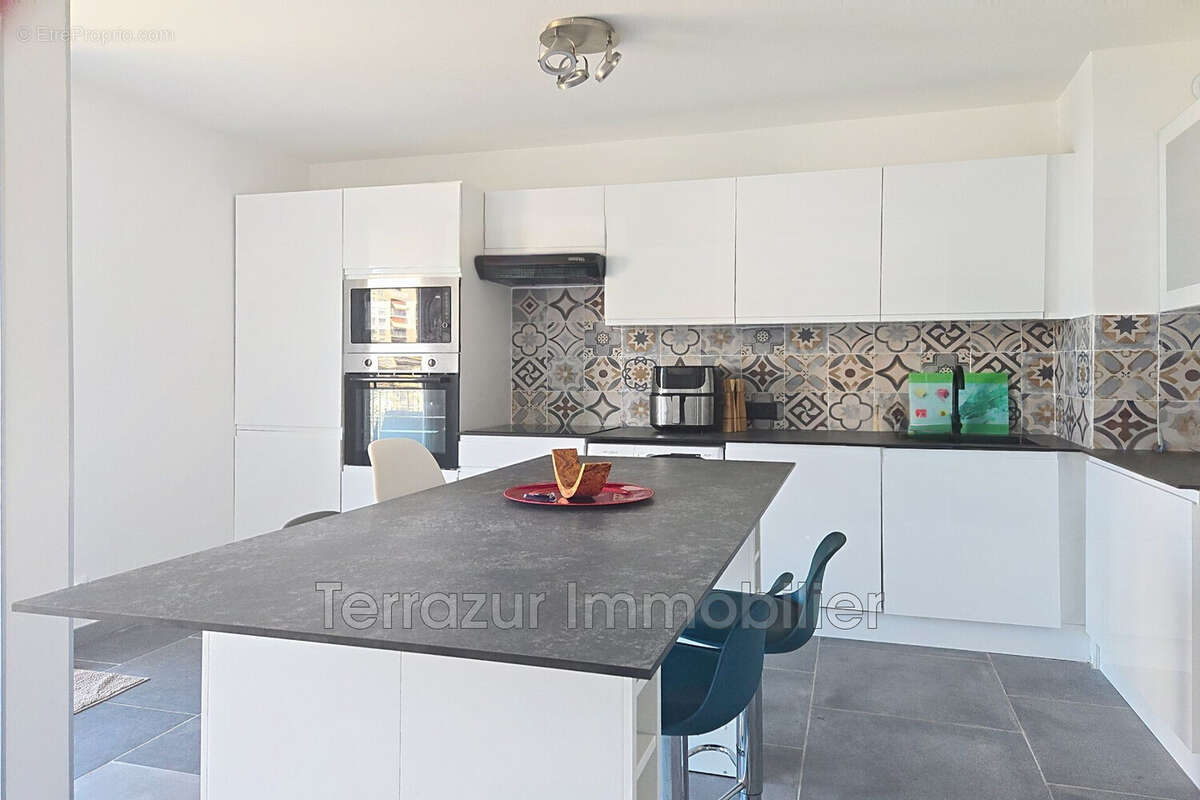 Appartement 57 m² à Antibes  - photo 2