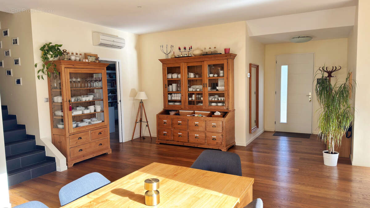 Maison à SAINT-CYR-SUR-LE-RHONE