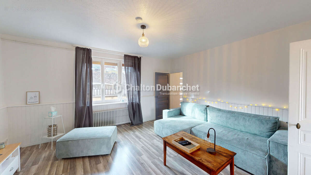 Appartement à AMPLEPUIS