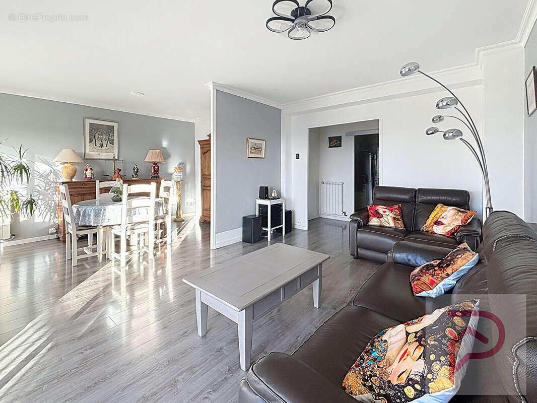 Appartement à SIX-FOURS-LES-PLAGES