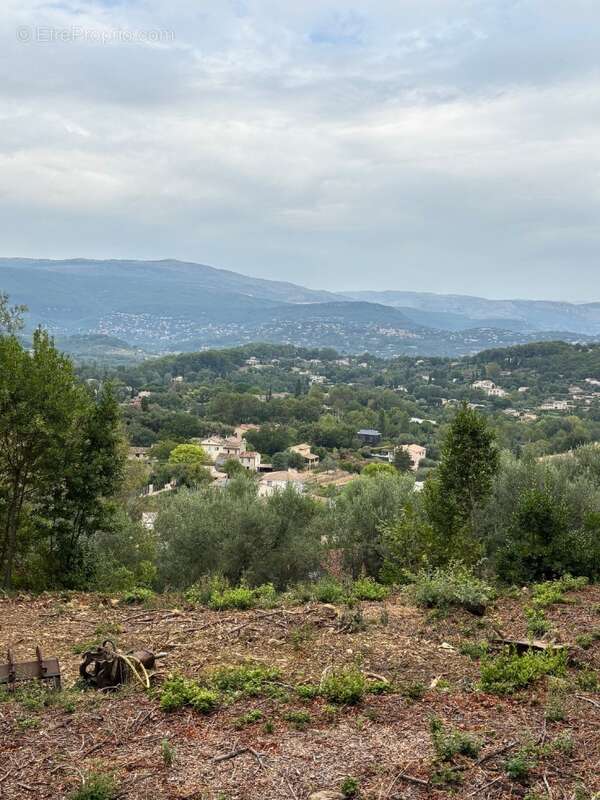 Terrain à MOUANS-SARTOUX