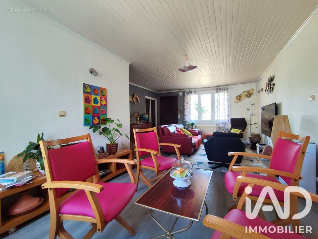 Maison 77 m² à Saint-Jean-De-La-Ruelle  - photo 3