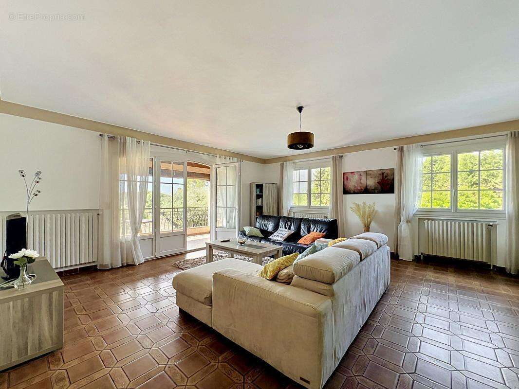 Appartement à MOUGINS